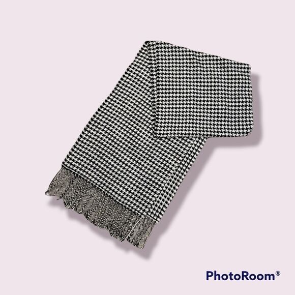 Cashmere feel 100% acrylic black white scarf - Picture 3 of 3